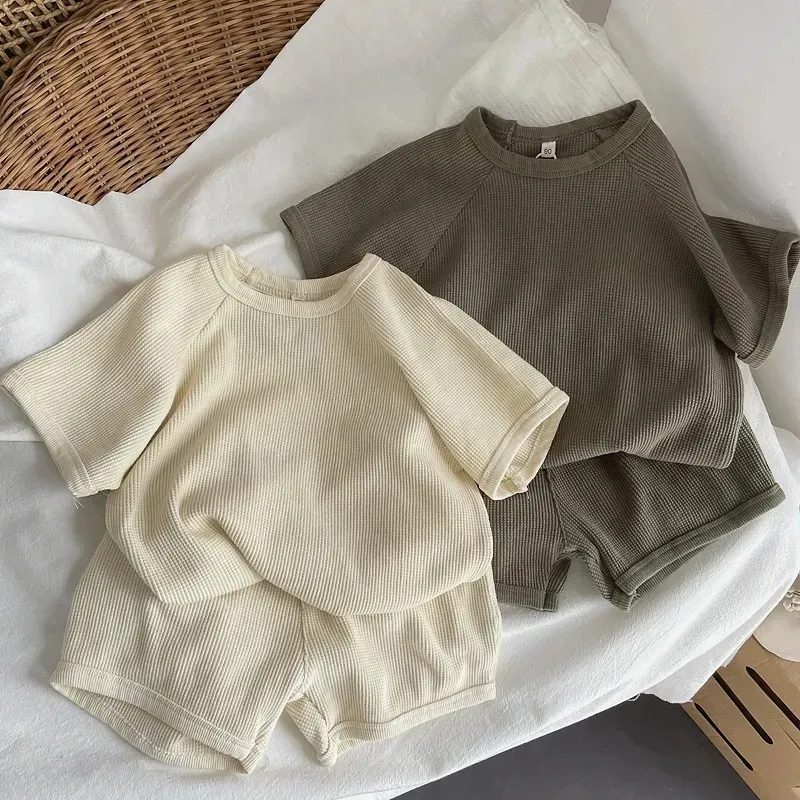 Wholesale Boys Fashion Casual Solid Color Round-Neck Short Sleeve Loose Shorts Two-Piece Set