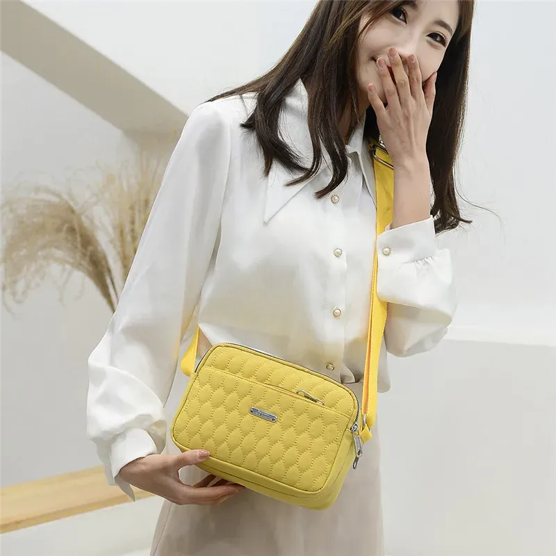 Women Casual Stitching Design Solid Color Quilted Crossbody Bag - Image 3