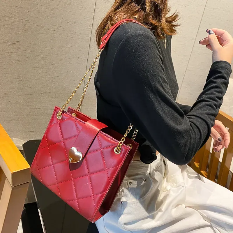 Women Fashion Heart Buckle Design Solid Color PU Shoulder Bag - Image 4