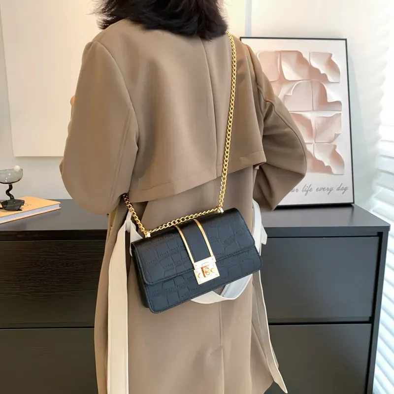 Women Fashion Simple Chain Stone Pattern Commuter Shoulder Bag - Image 3