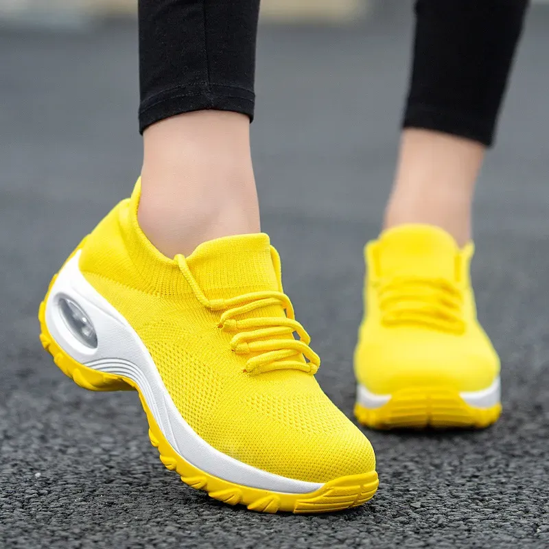 Women Casual Solid Color Plus Size Flying Woven Breathable Lace-Up Sneaker