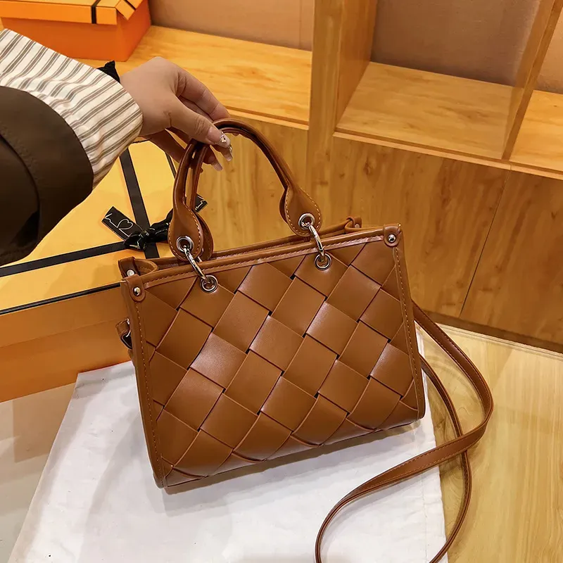 Women'S Fashionable Solid Color Woven Tote Bag