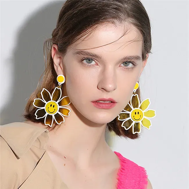 Wholesale Simple Fashion Flower Smiley Pendant Earrings